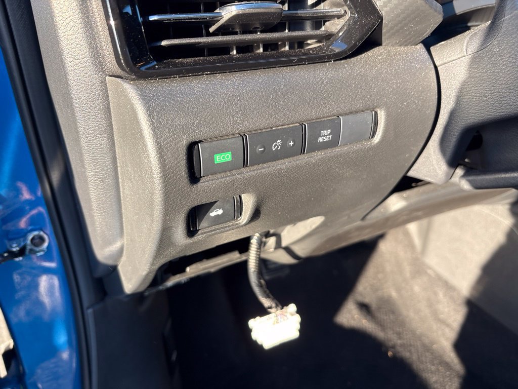 Used 2025 Nissan Sentra SR FWD image 16