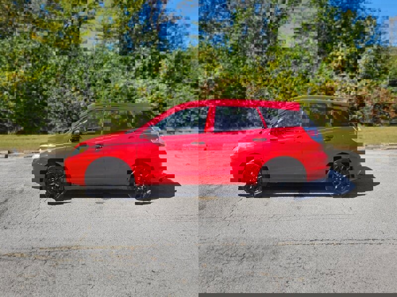 Used 2006 Toyota Matrix XR image 2