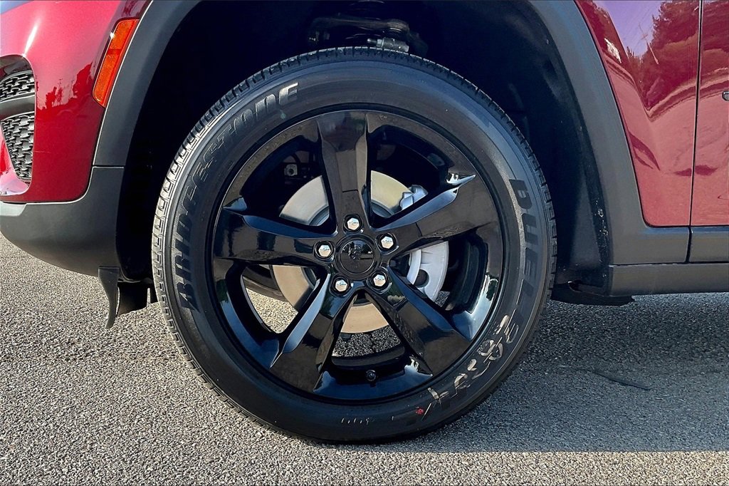 New 2025 Jeep Grand Cherokee Altitude image 11