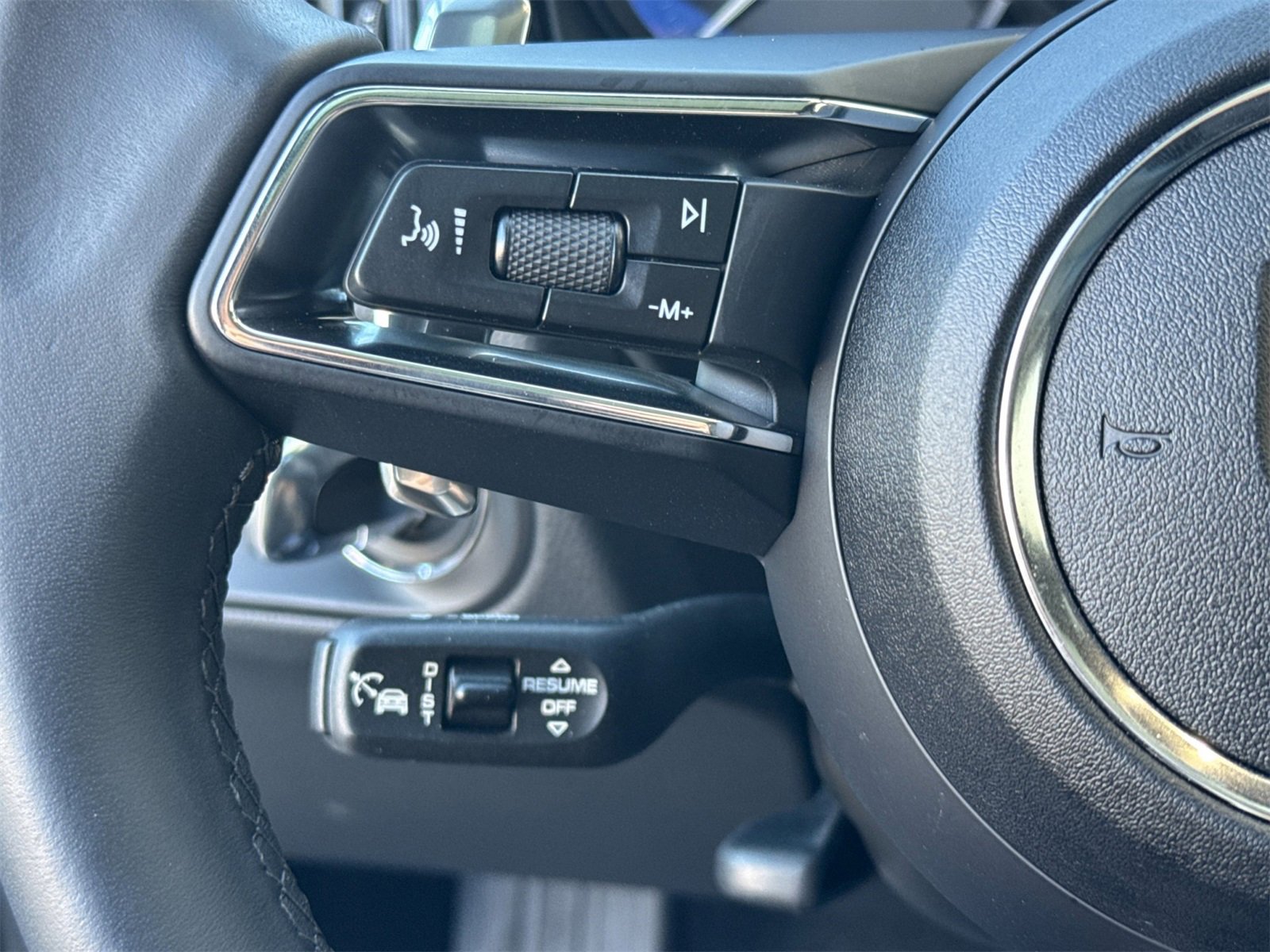 Used 2025 Porsche Macan image 27