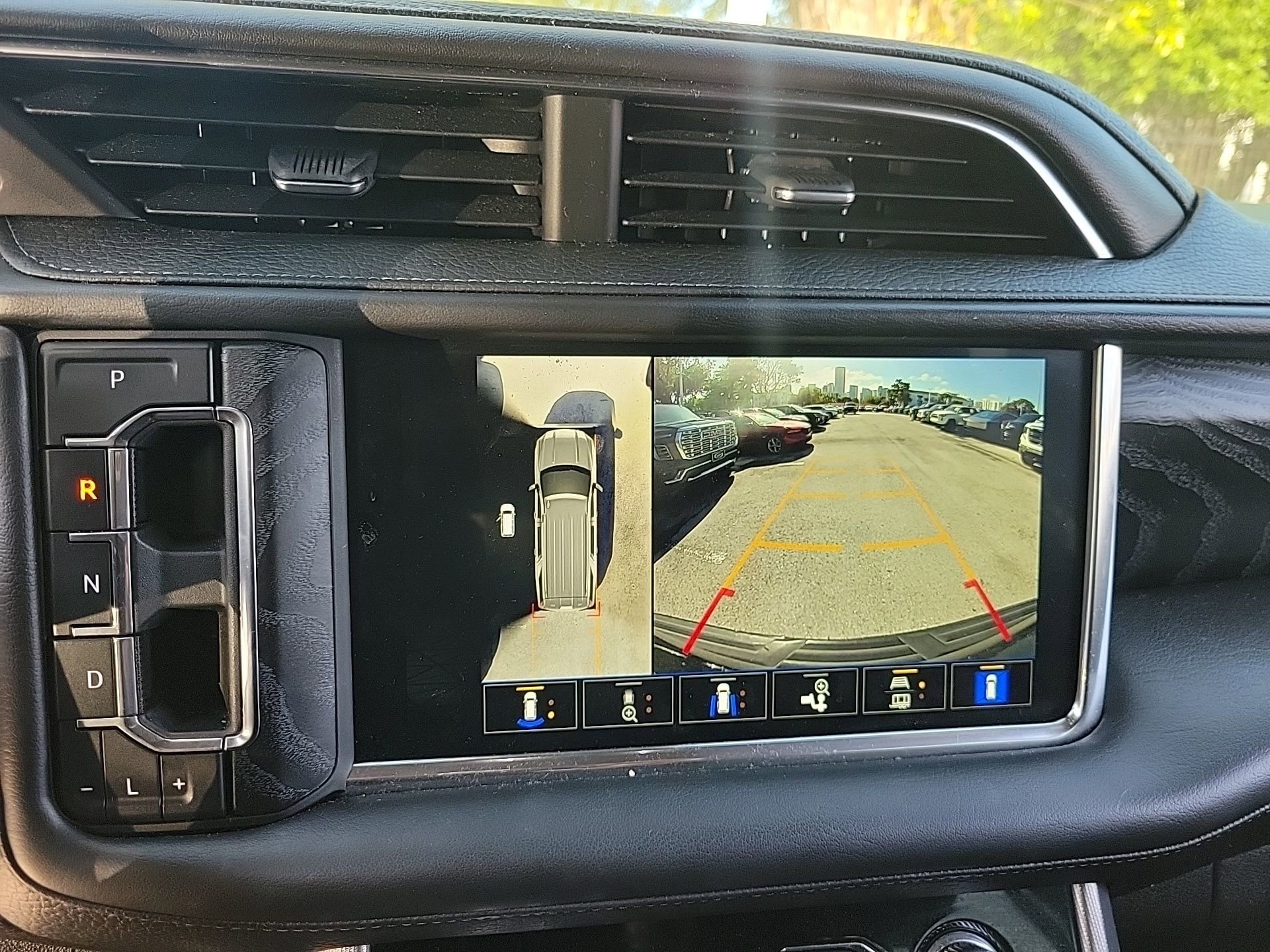 Used 2023 GMC Yukon XL Denali image 38