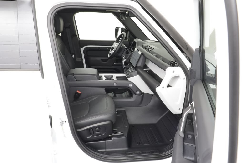 Certified 2026 Land Rover Defender 110 S AWD/4WD image 20