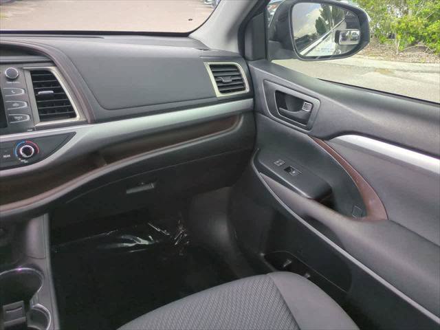 Certified 2017 Toyota Highlander LE FWD image 17