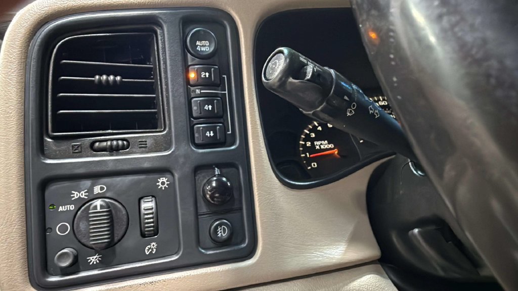 Used 2003 Chevrolet Suburban Z71 AWD/4WD image 30