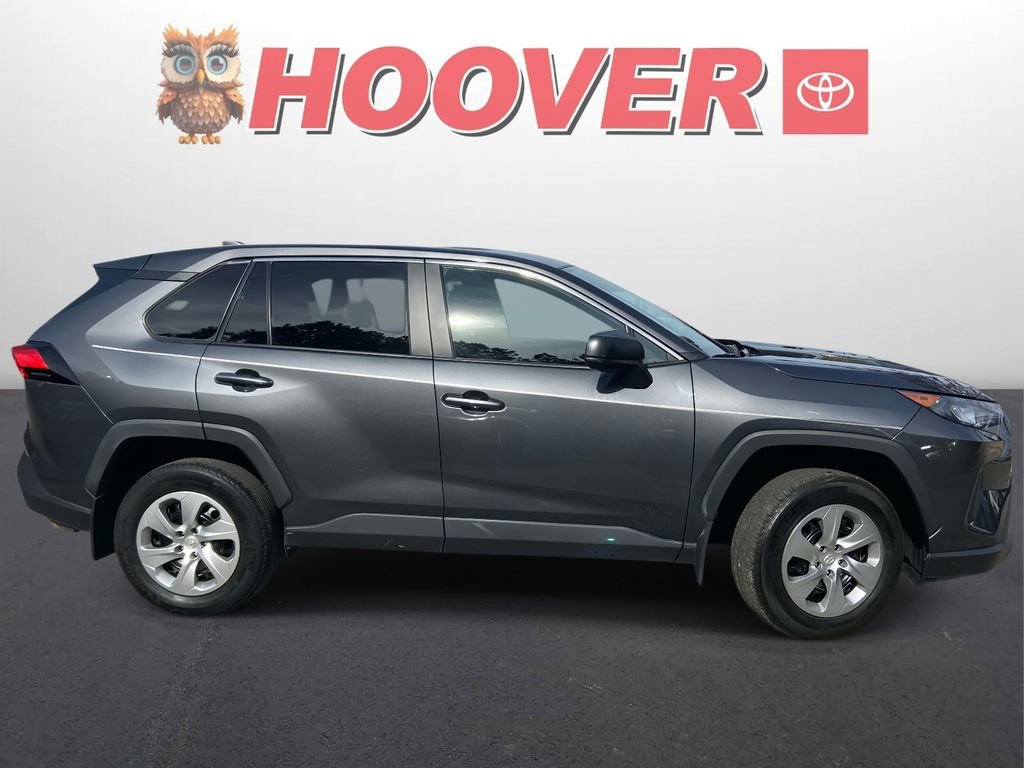 Used 2022 Toyota RAV4 LE image 2
