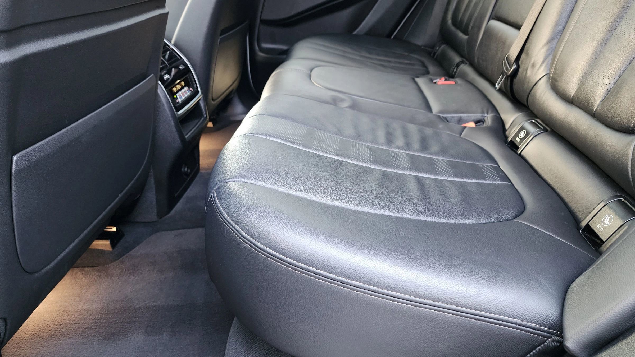 Used 2020 BMW X5 M50i w/ Premium Package image 30