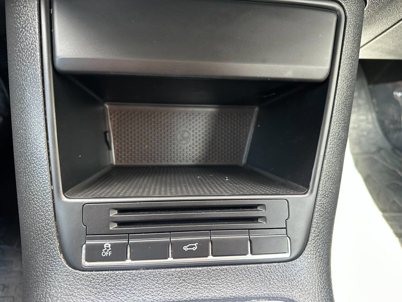 Used 2011 Volkswagen Tiguan SE image 35