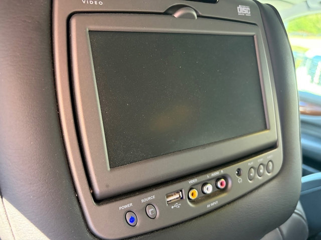 Used 2018 Cadillac Escalade Luxury w/ LPO, Radiant Package image 39