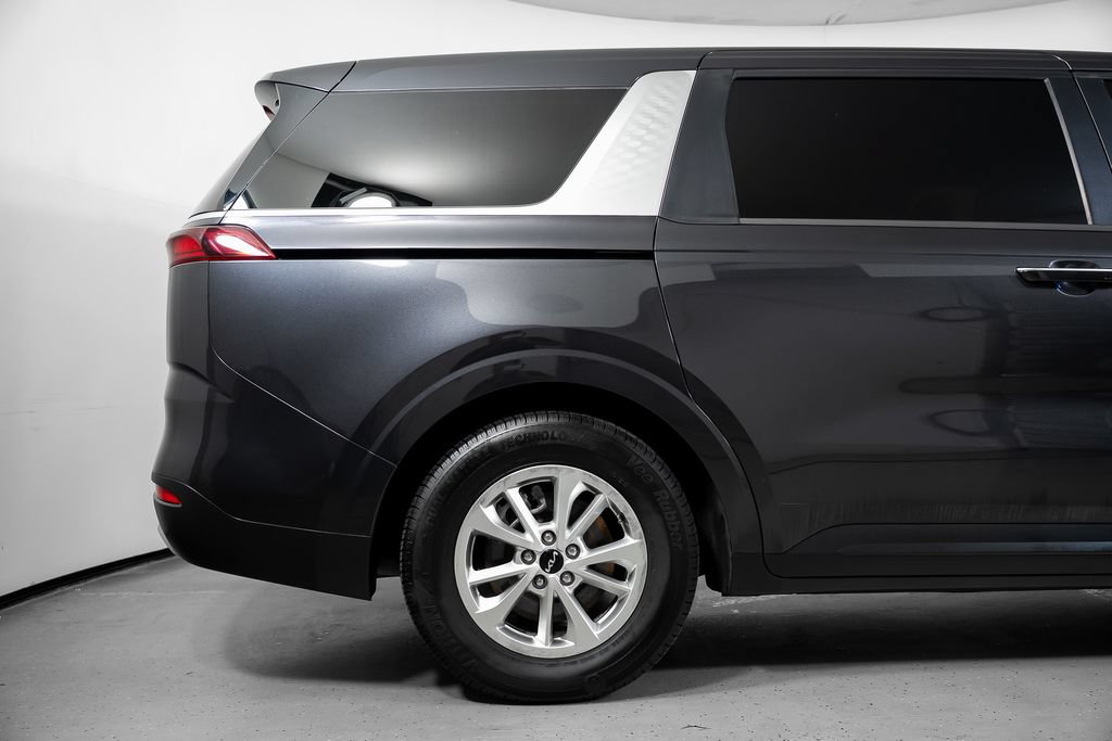 Used 2023 Kia Carnival LX FWD image 5