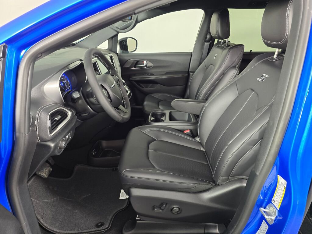 New 2026 Chrysler Pacifica Select AWD/4WD image 21