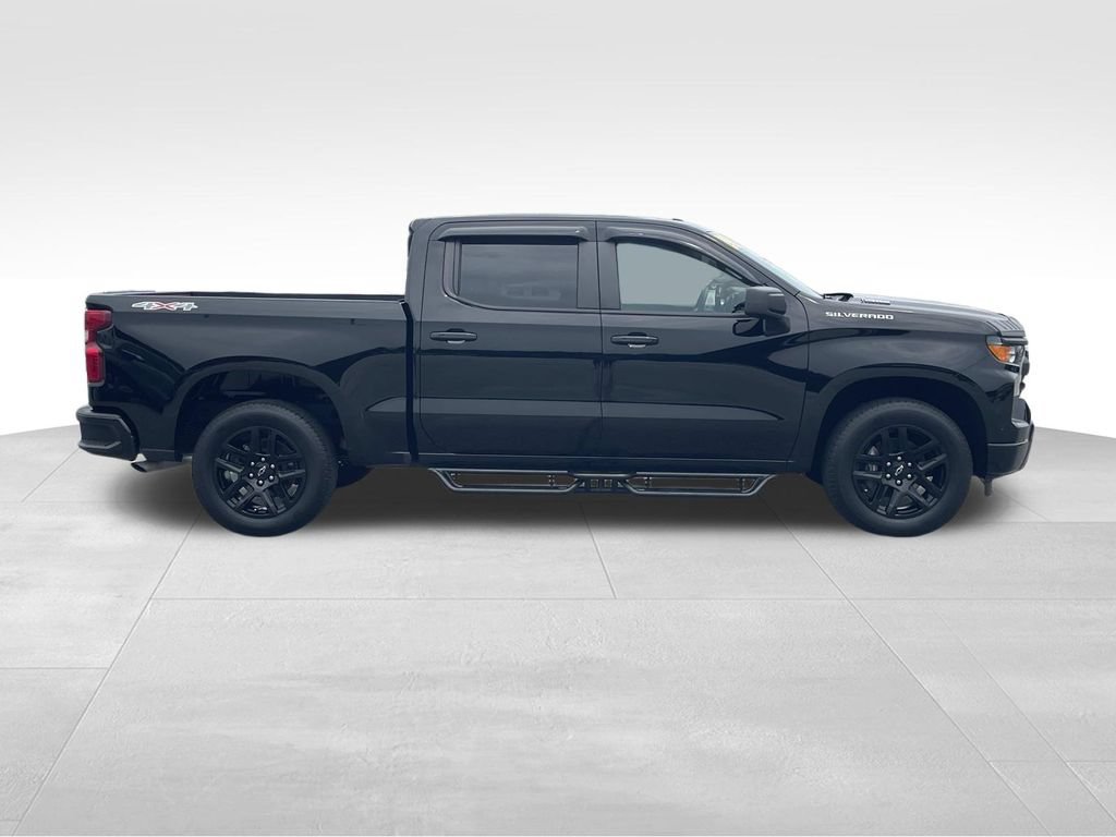 Used 2024 Chevrolet Silverado 1500 Custom AWD/4WD image 2