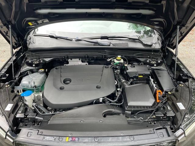 Certified 2025 Volvo XC40 B5 Plus AWD/4WD image 26