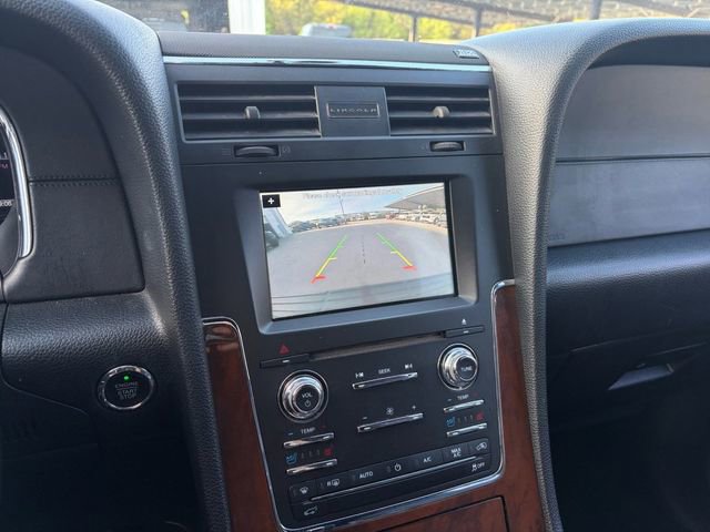 Used 2017 Lincoln Navigator Select image 11