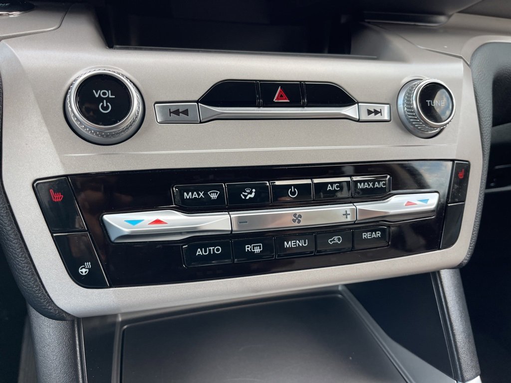 Used 2024 Ford Explorer XLT w/ Equipment Group 202A image 16