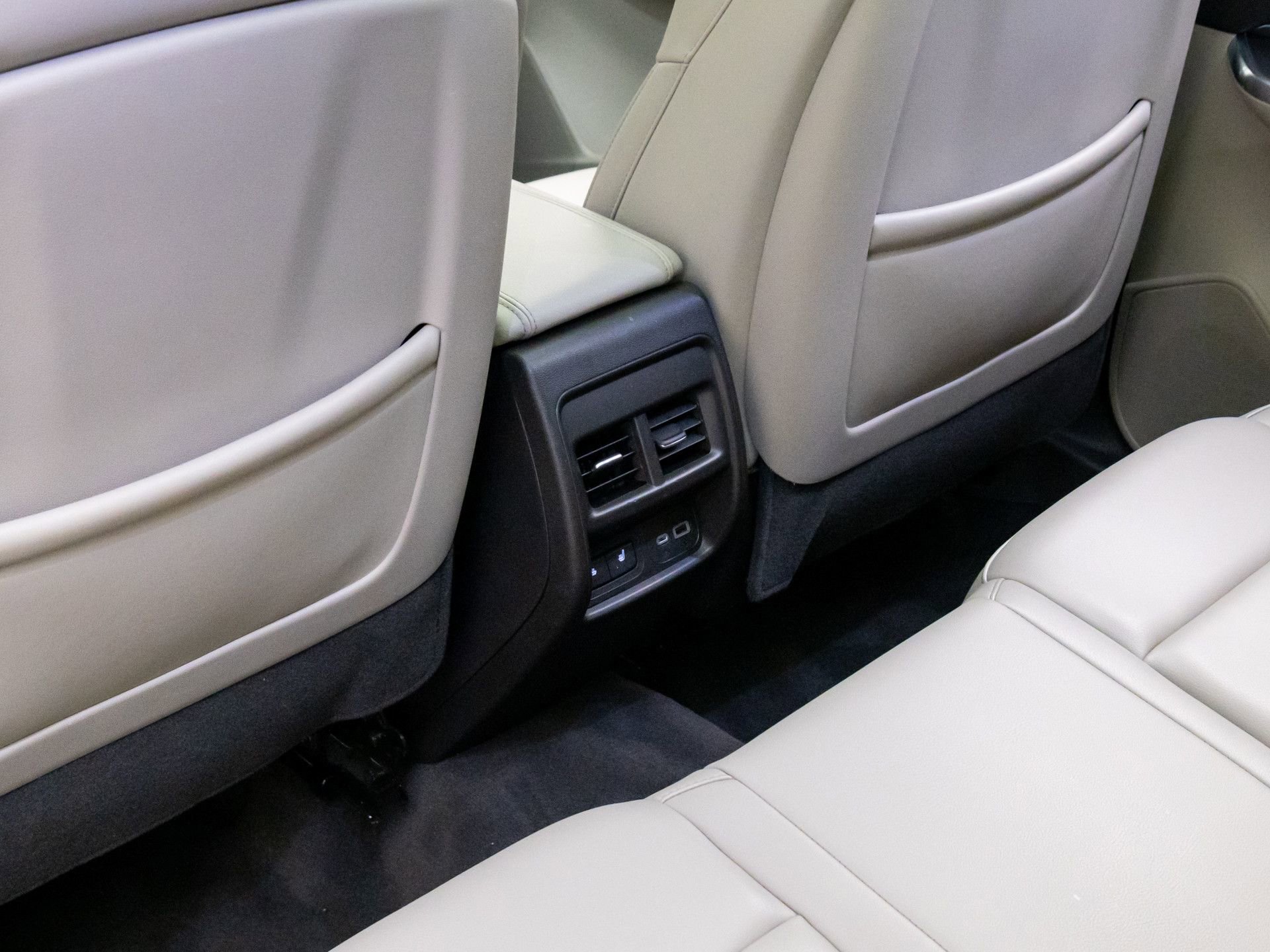 Certified 2023 Cadillac XT4 Luxury w/ Cold Weather Package image 20