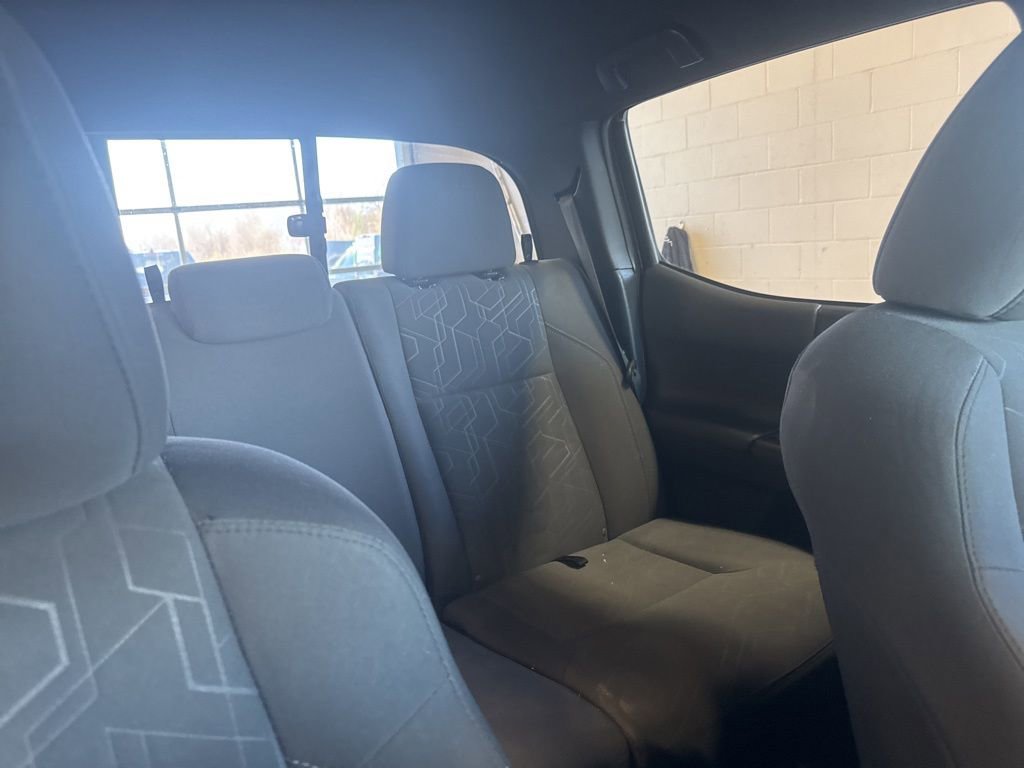 Used 2016 Toyota Tacoma TRD Sport w/ Towing Package image 39