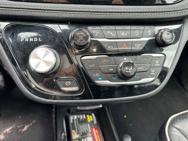 Used 2019 Chrysler Pacifica Limited image 15
