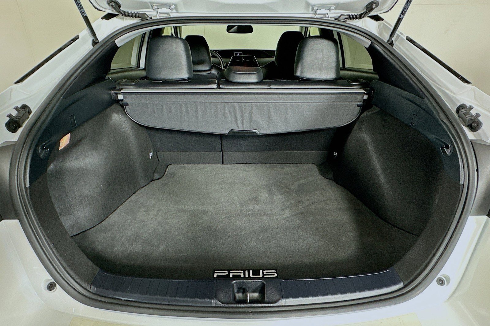 Used 2022 Toyota Prius image 22