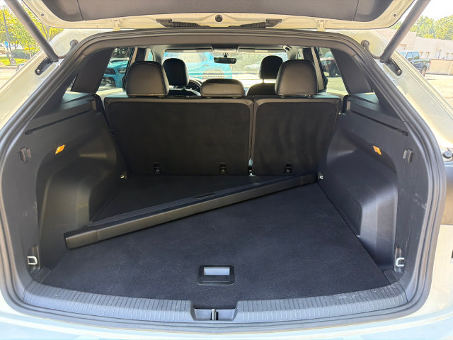 Used 2022 Volkswagen Atlas Cross Sport SE FWD image 19
