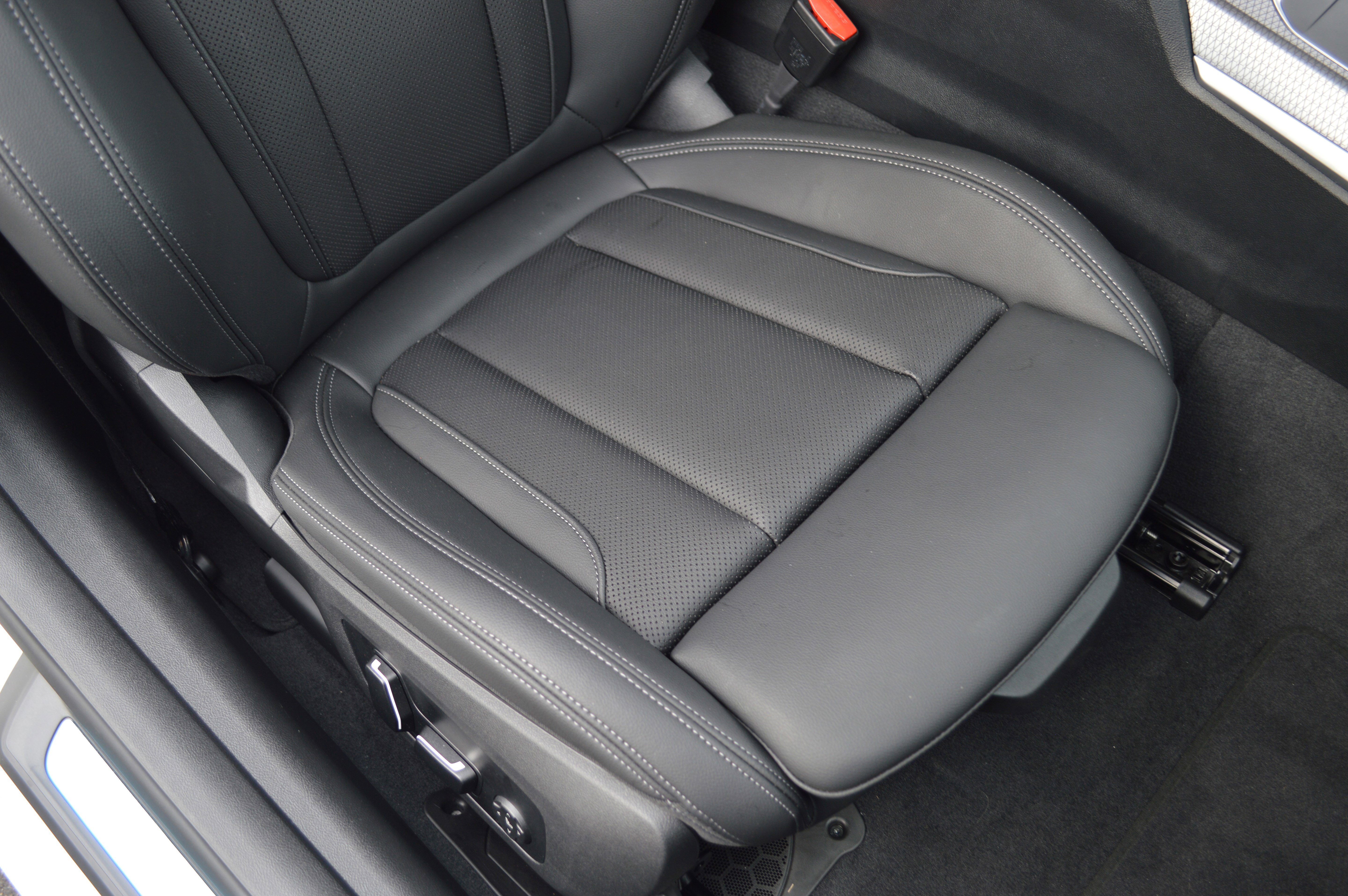 Used 2026 BMW 430i xDrive Coupe w/ M Sport Package image 32