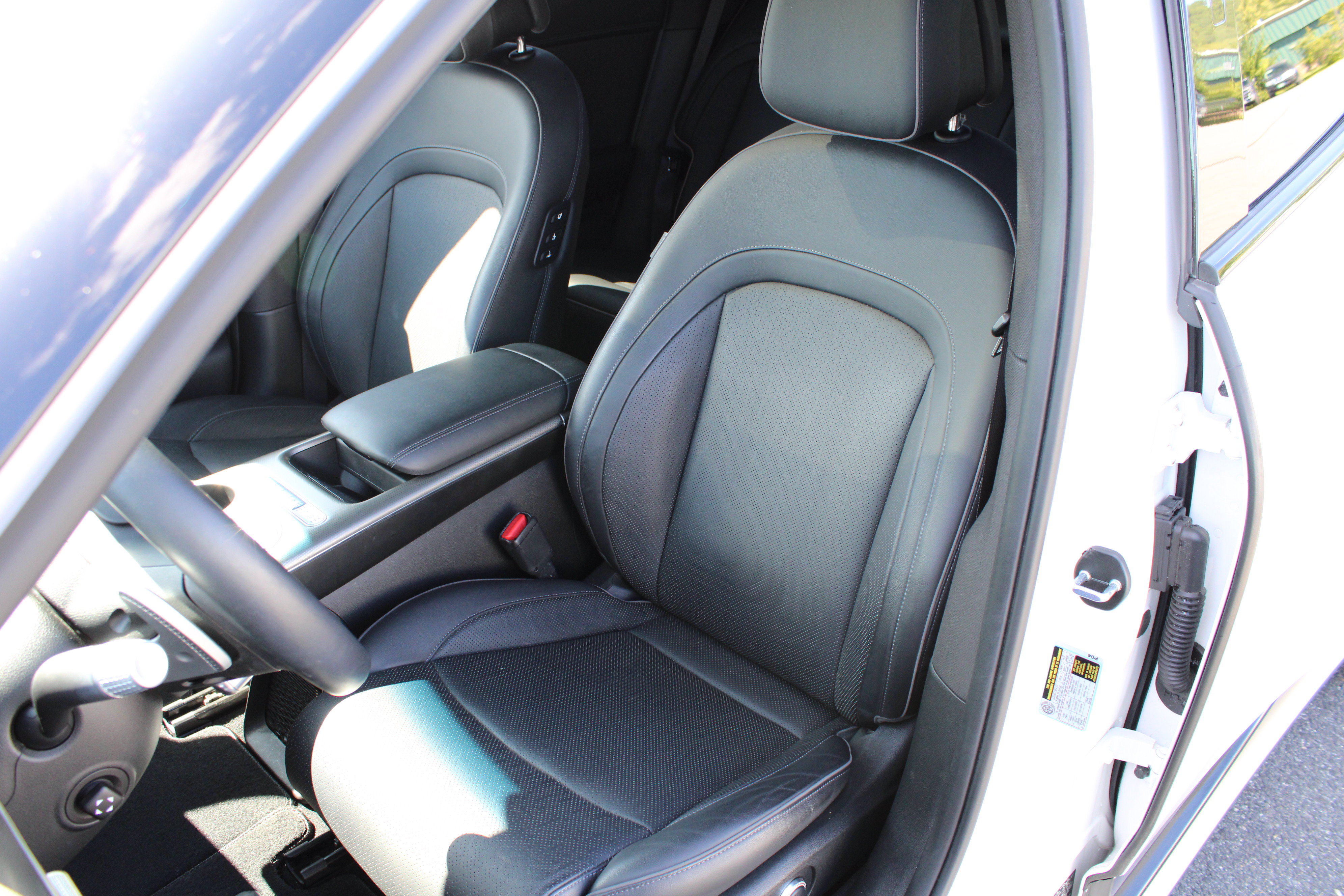Used 2023 Genesis GV60 Advanced AWD/4WD image 21