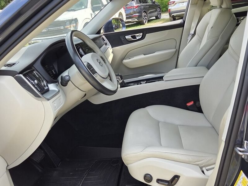 Used 2019 Volvo XC60 T6 Momentum w/ Premium Package AWD/4WD image 6