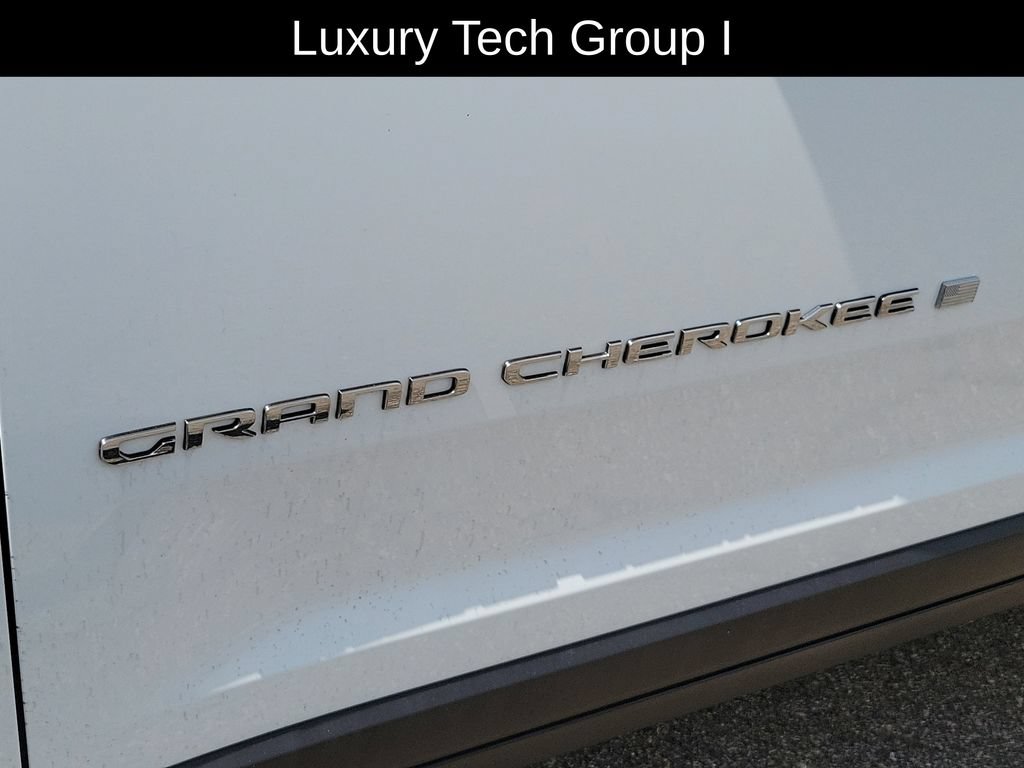 Used 2022 Jeep Grand Cherokee Laredo w/ Luxury Tech Group I AWD/4WD image 7