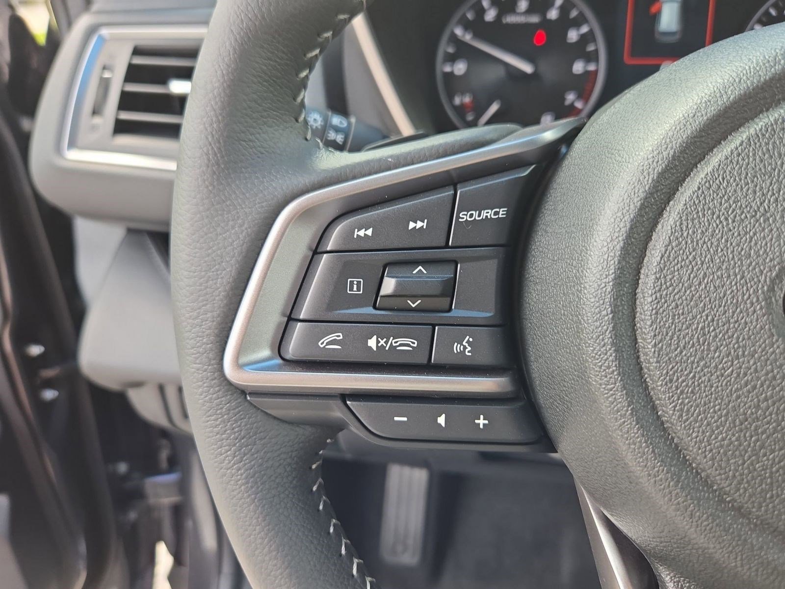 New 2025 Subaru Ascent Limited image 15