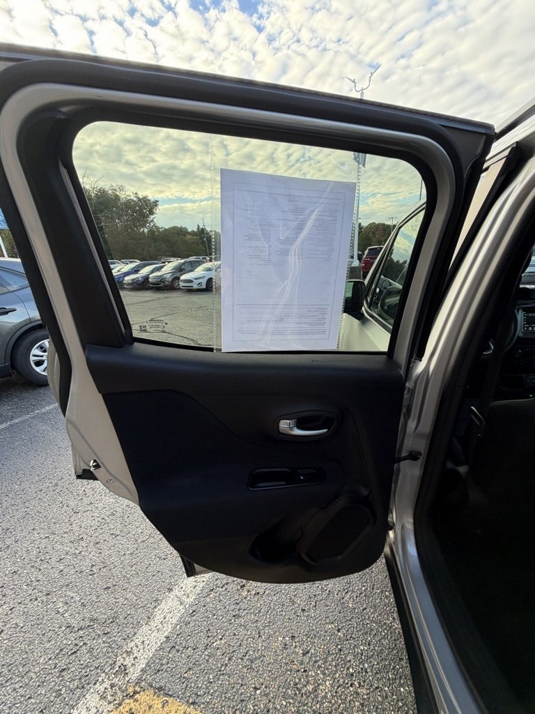 Used 2020 Jeep Renegade Latitude image 12