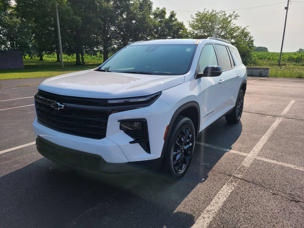 New 2026 Chevrolet Traverse LT w/ Midnight/Sport Edition AWD/4WD image 3