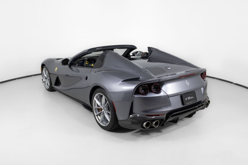 Used 2021 Ferrari 812 GTS RWD image 5
