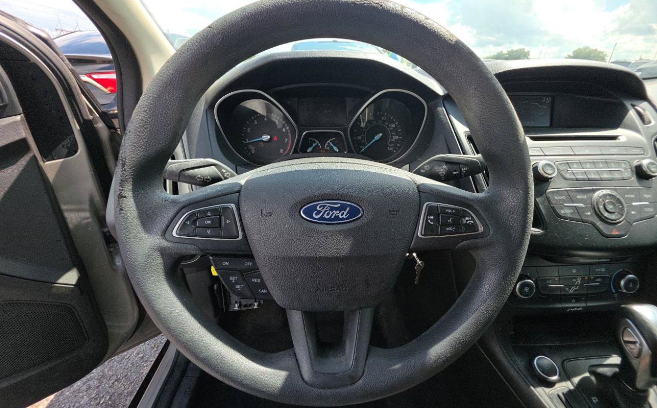 Used 2015 Ford Focus SE FWD image 12