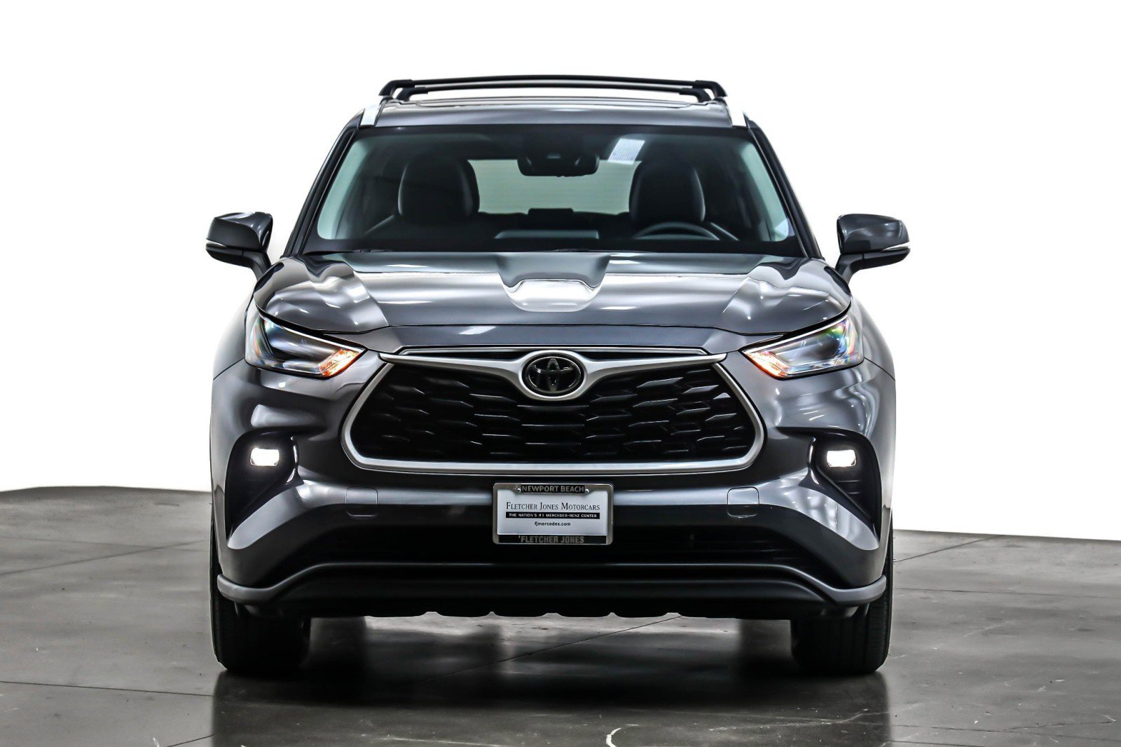 Used 2024 Toyota Highlander XLE image 3