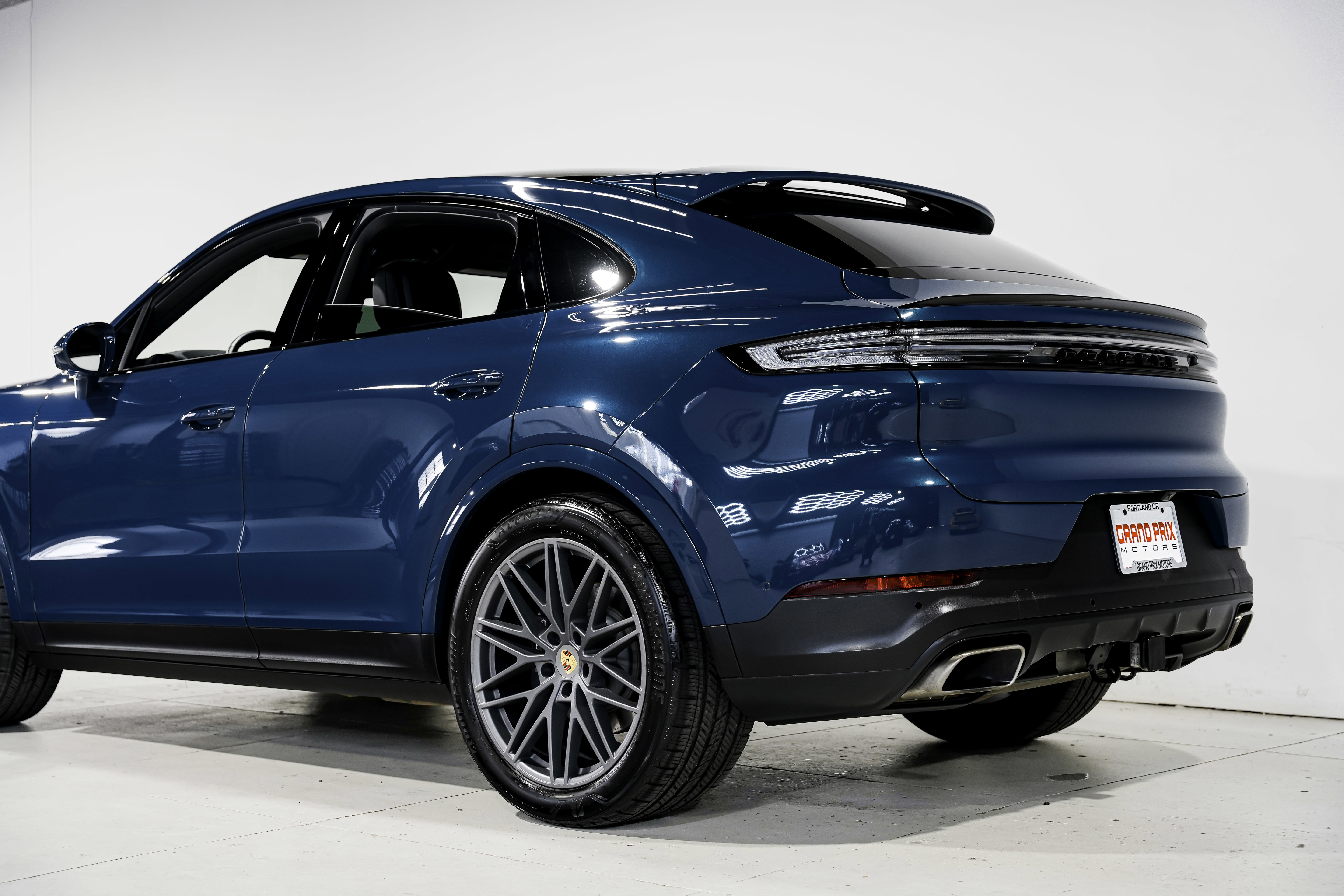 Used 2024 Porsche Cayenne Coupe image 43