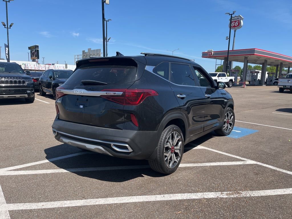Used 2023 Kia Seltos SX w/ SX Sunroof Package AWD/4WD image 6