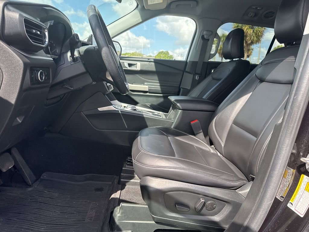 Used 2023 Ford Explorer XLT w/ Equipment Group 202A image 6