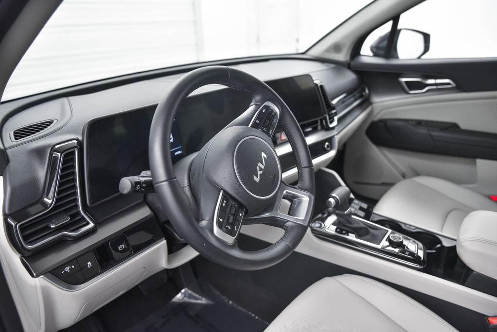 Used 2024 Kia Sportage EX image 18