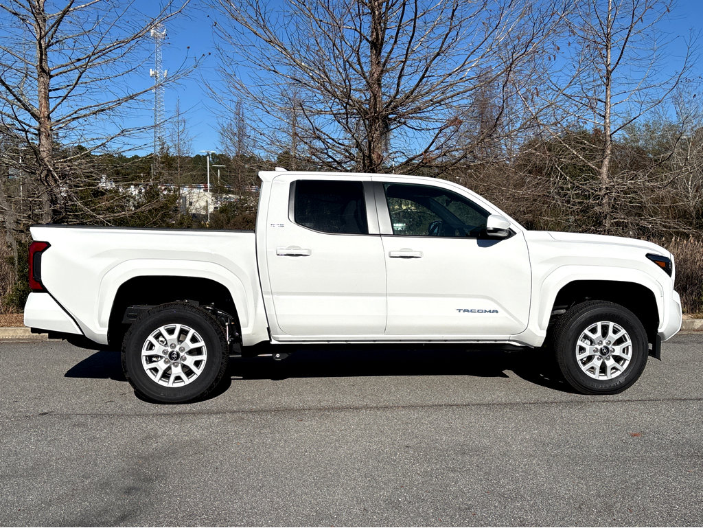 Used 2025 Toyota Tacoma SR5 image 30