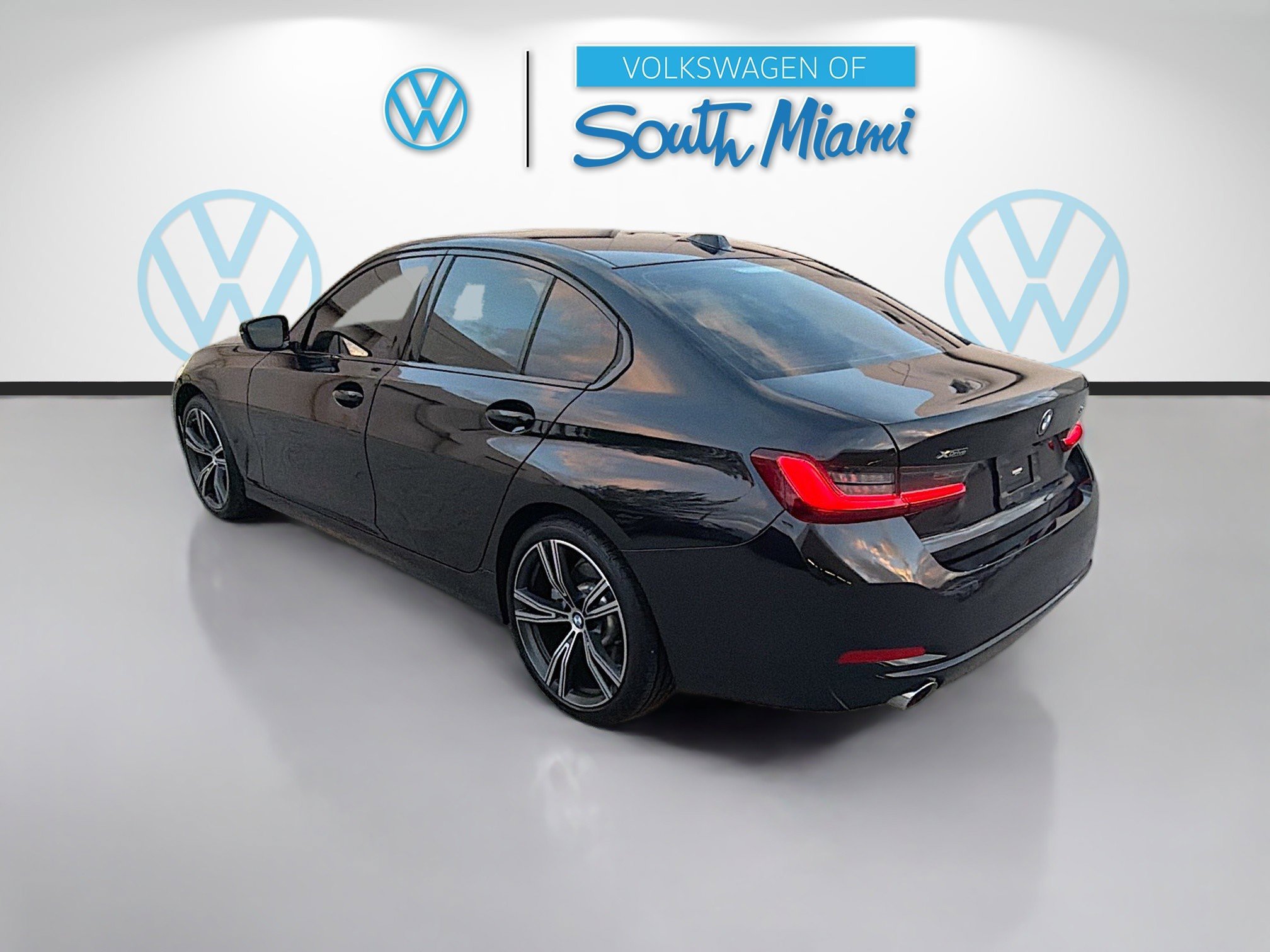 Used 2023 BMW 330i xDrive Sedan w/ Premium Package image 5