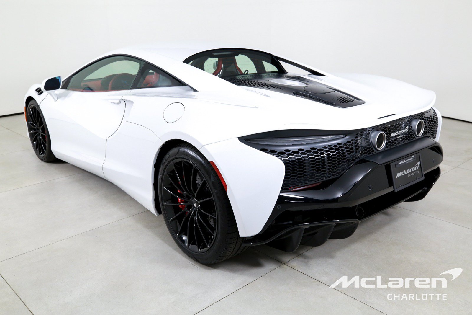 Used 2025 McLaren Artura RWD image 7