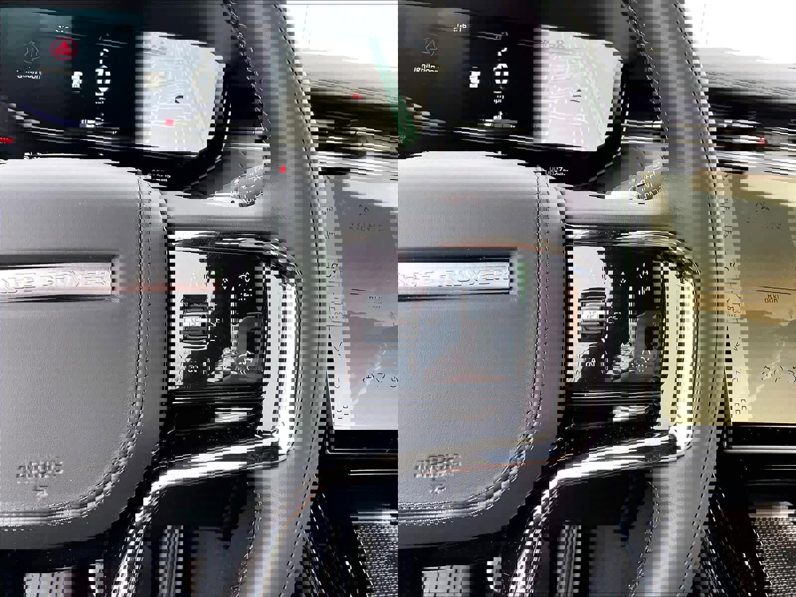 New 2025 Land Rover Range Rover Sport Dynamic SE image 18