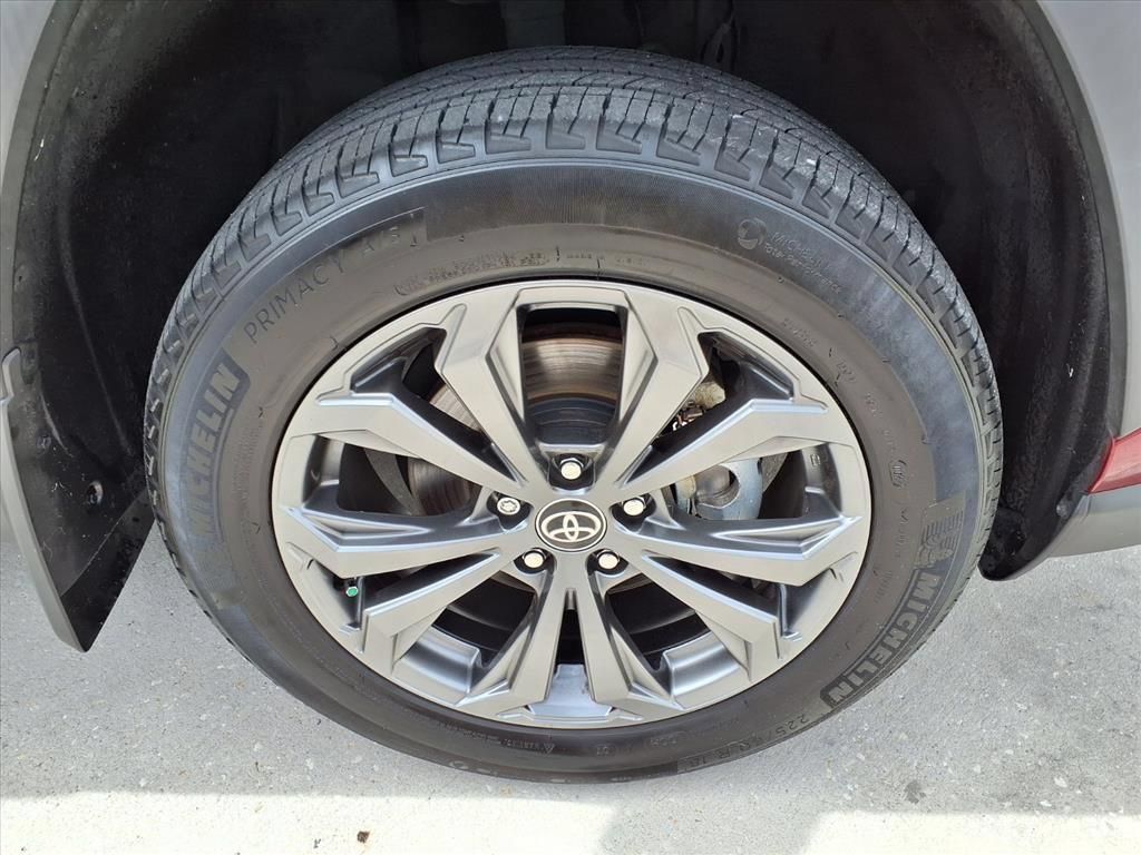 Used 2022 Toyota RAV4 Limited AWD/4WD image 7