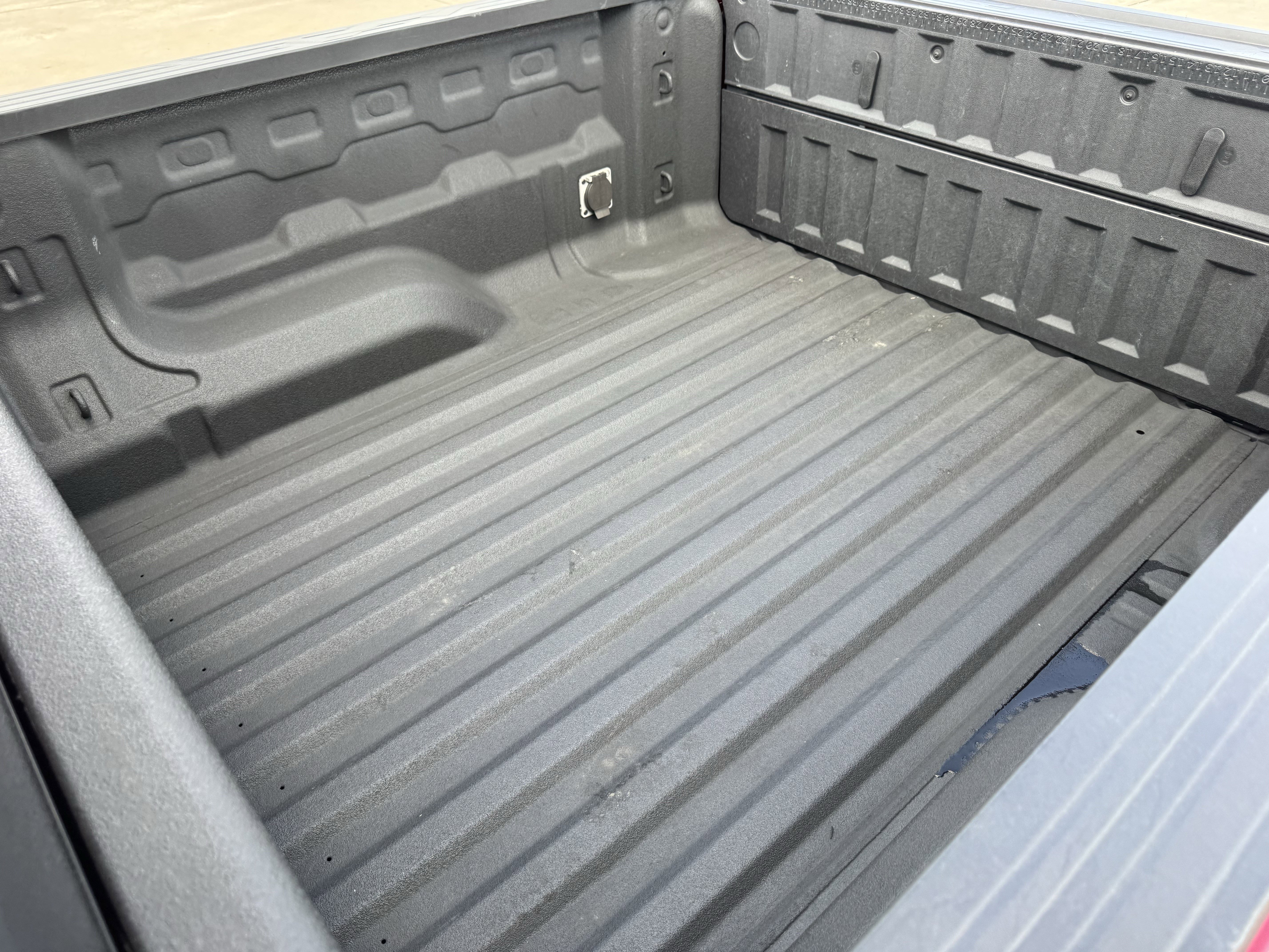 Used 2024 GMC Canyon AT4 w/ Technology Package image 30