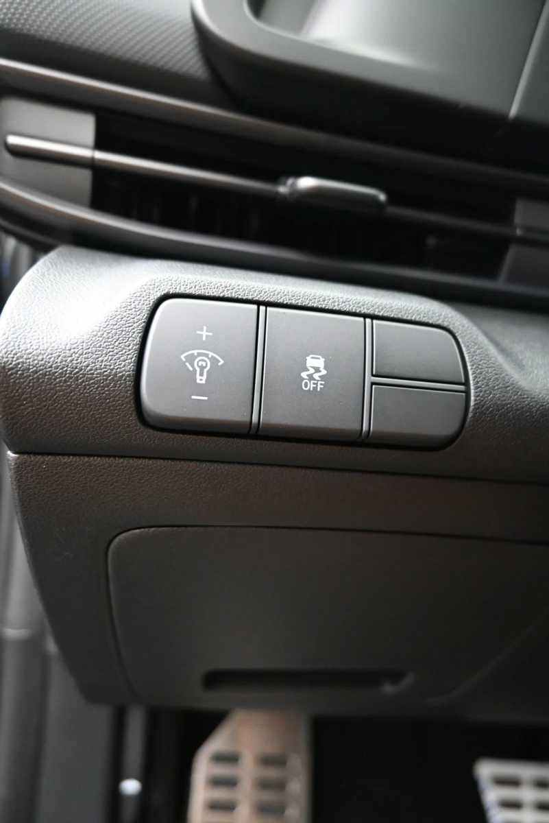 New 2026 Hyundai Elantra SEL Sport FWD image 23