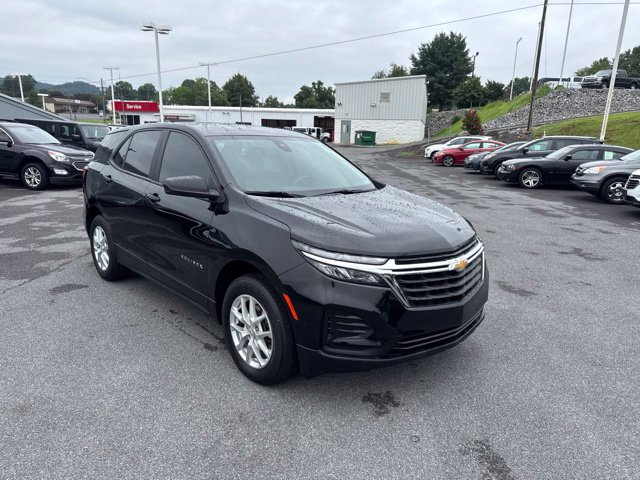 Used 2023 Chevrolet Equinox LS AWD/4WD image 2