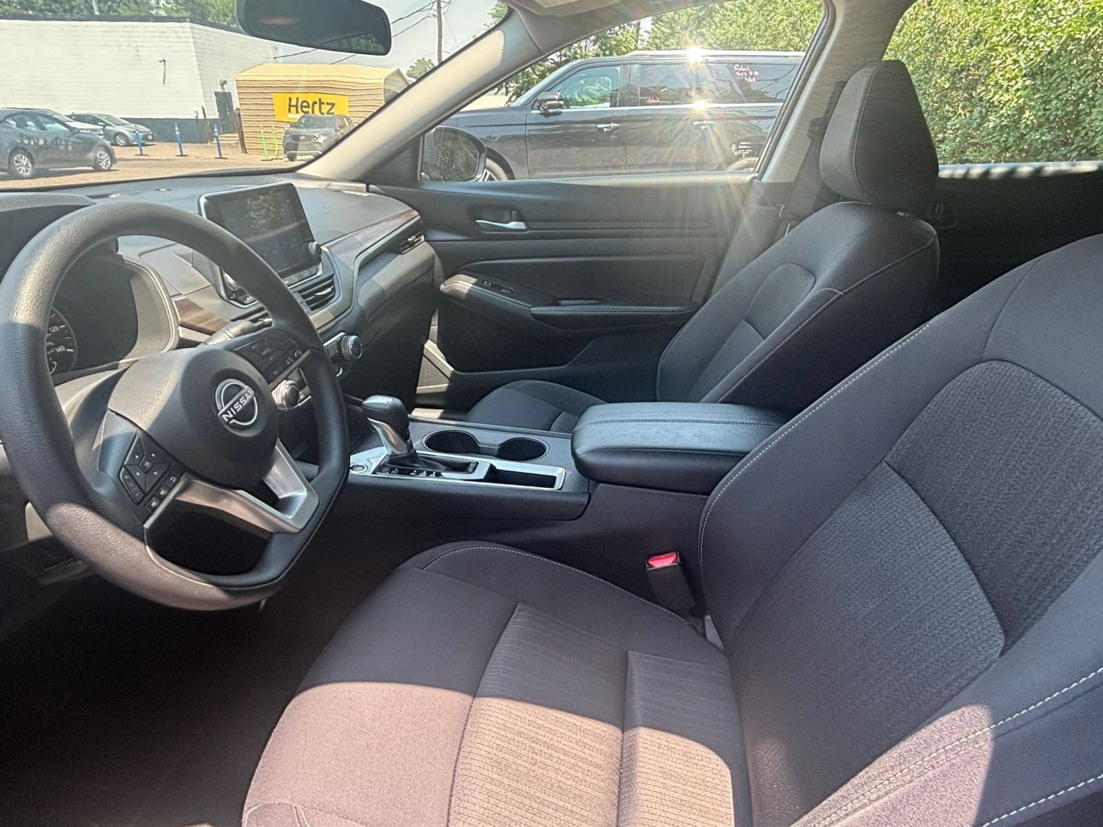 Used 2025 Nissan Altima 2.5 SV FWD image 23
