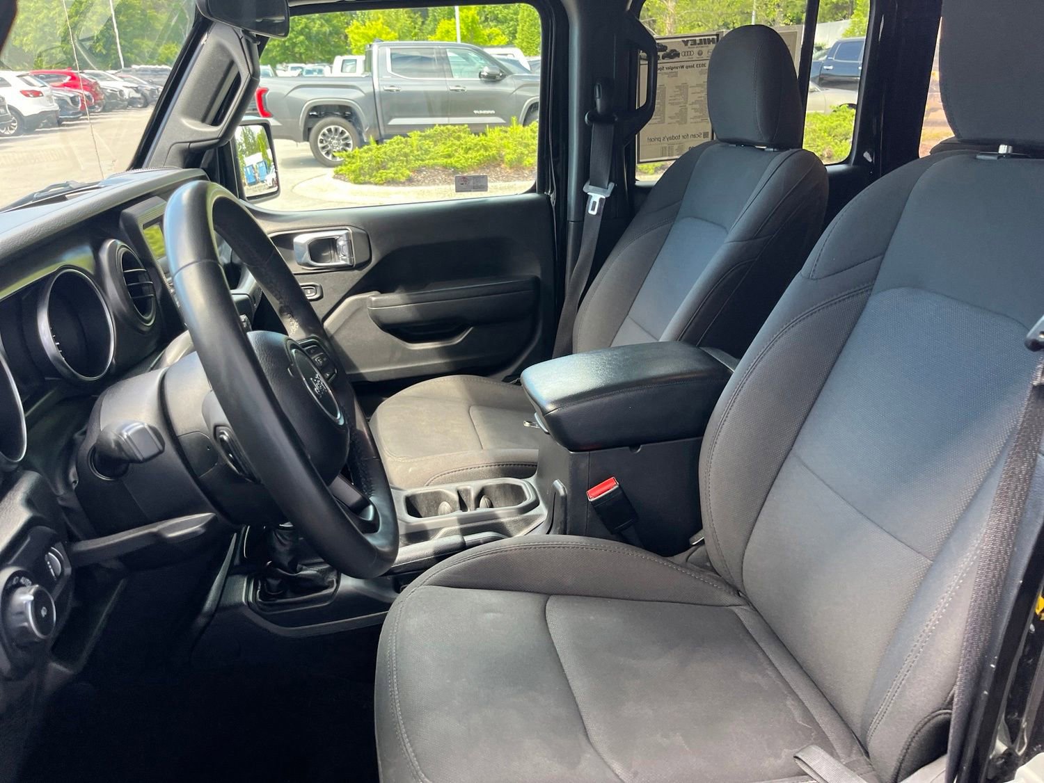 Used 2023 Jeep Wrangler Unlimited Sport AWD/4WD image 27
