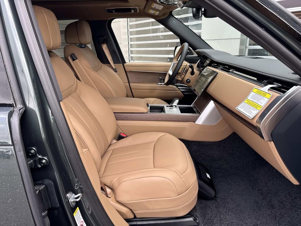 New 2025 Land Rover Range Rover SE AWD/4WD image 9