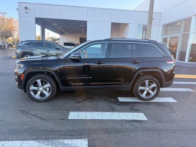 Used 2022 Jeep Grand Cherokee Limited w/ Luxury Tech Group II image 6