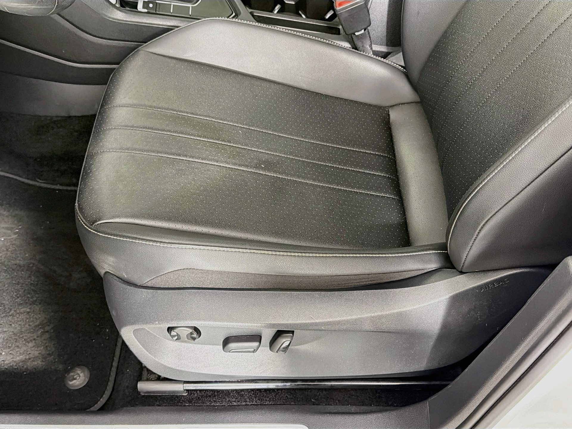 Certified 2023 Volkswagen Tiguan SE R-Line FWD image 16